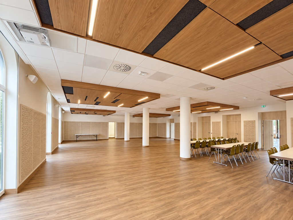 Salle polyvalente lumineuse et élégante